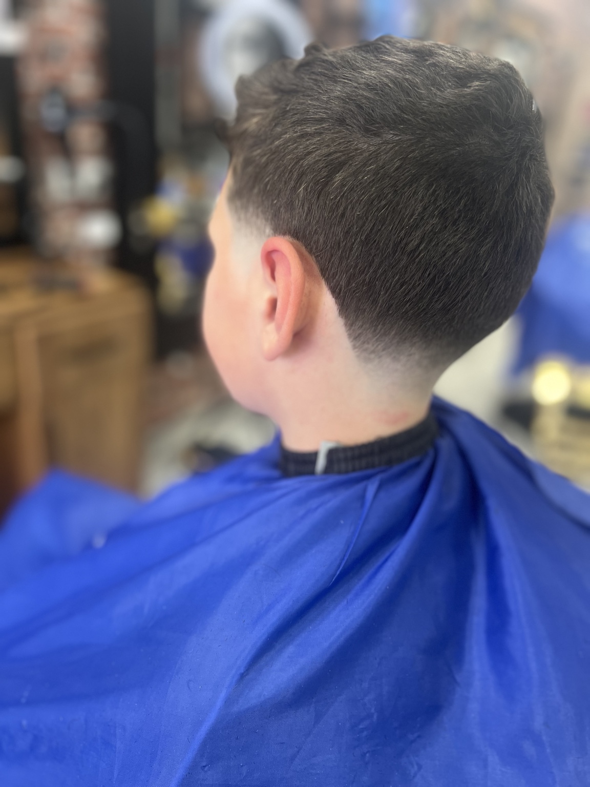 Finition de la nuque et dégradé — réalisation CS Barber